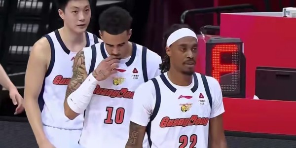 kaiyunsports-CBA疯狂一夜：上海战胜北京夺19连胜，广厦又输广东，排名变乱了