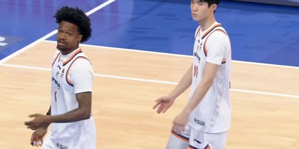 kaiyunsports-CBA疯狂一夜：上海战胜北京夺19连胜，广厦又输广东，排名变乱了